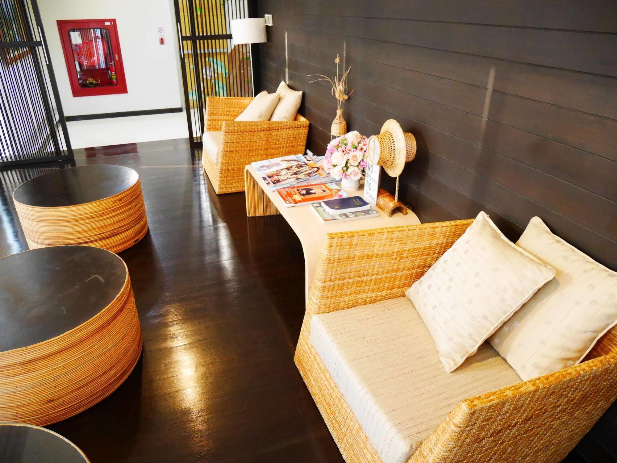 Swutel Hotel Bangkok Exterior photo